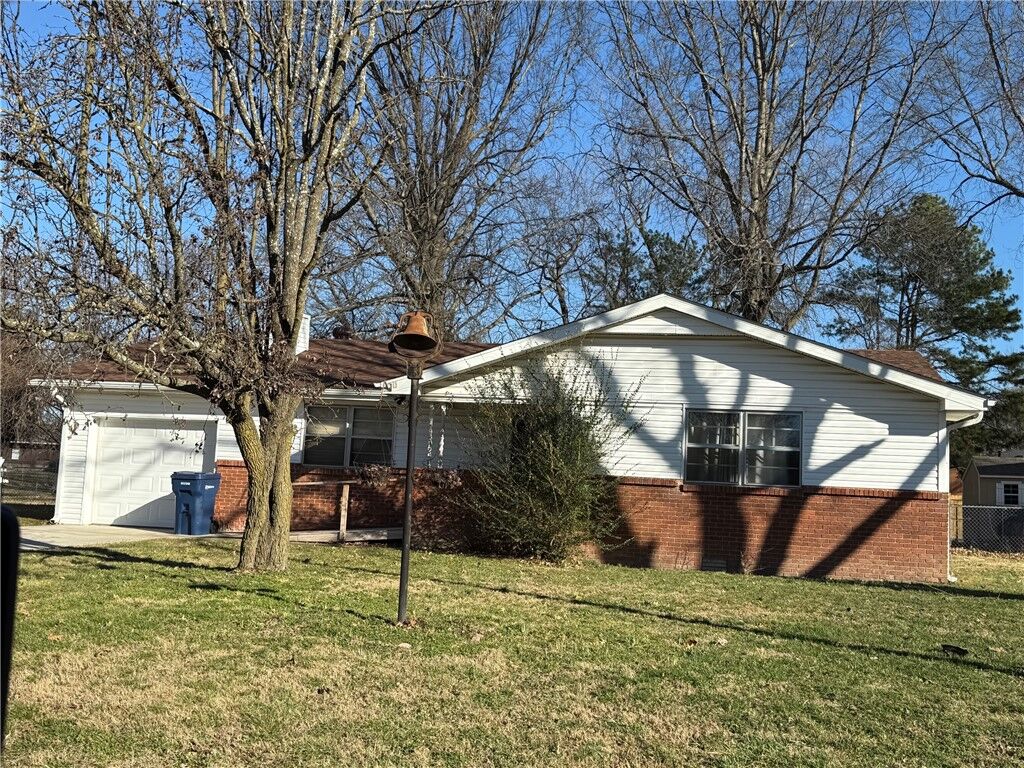 Property Photo:  1155 S Dogwood Street  AR 72761 