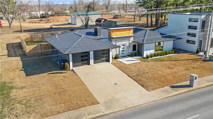 Property Photo:  303 S Promenade Boulevard  AR 72758 