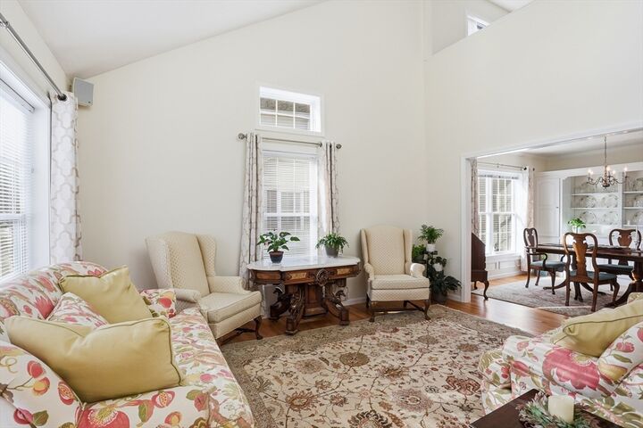 Property Photo:  5 Augusta Way 5  MA 01863 