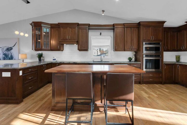 Property Photo:  70 Edmund Way SE  AB T4B 2G4 