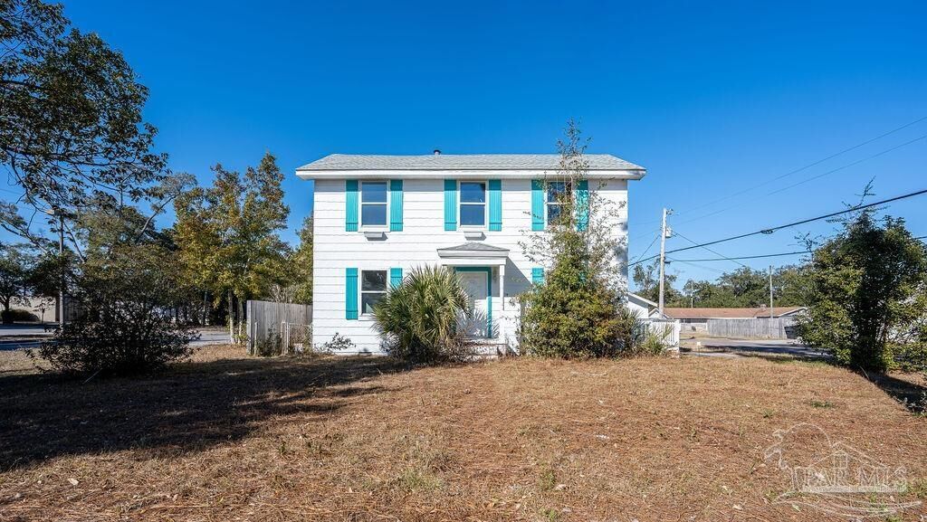 Property Photo: 800 Mallory St FL 32501