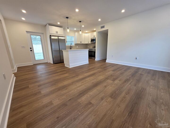 Property Photo:  207 Alton Rd  FL 32507 