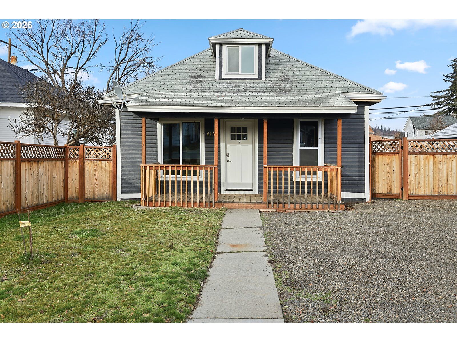 Property Photo:  417 E Court St  WA 98620 