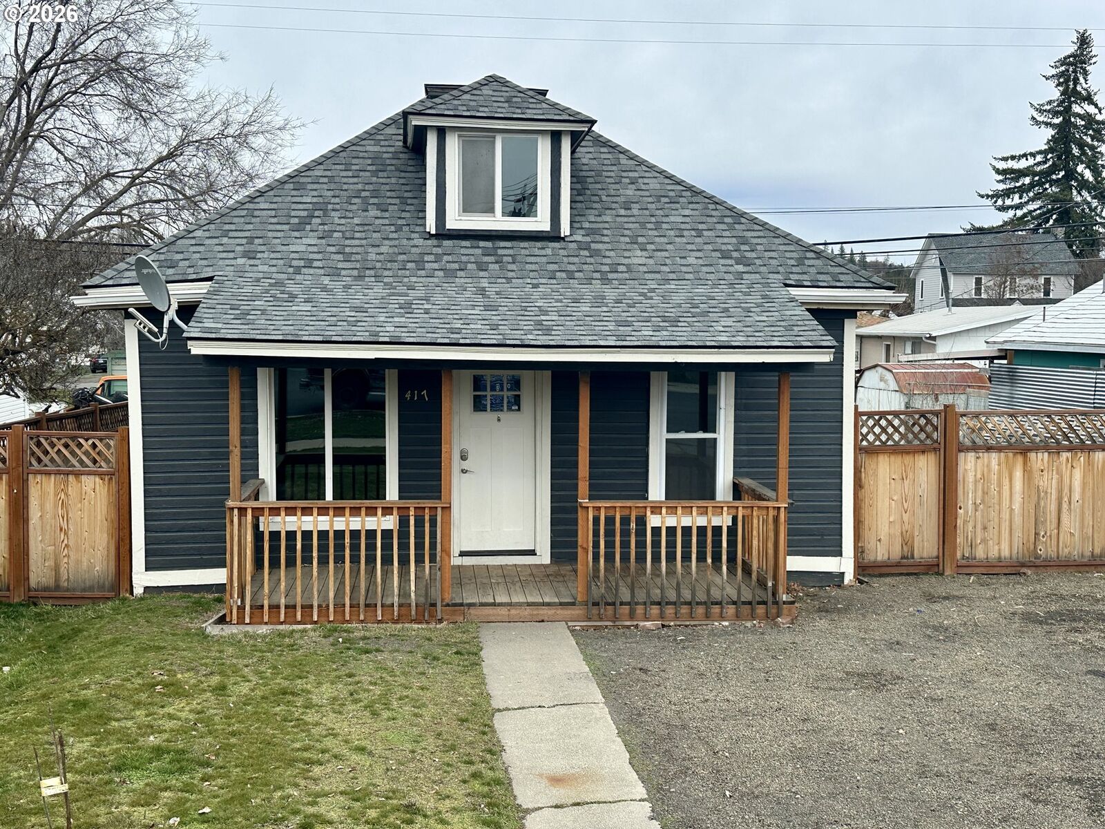 Property Photo:  417 E Court St  WA 98620 