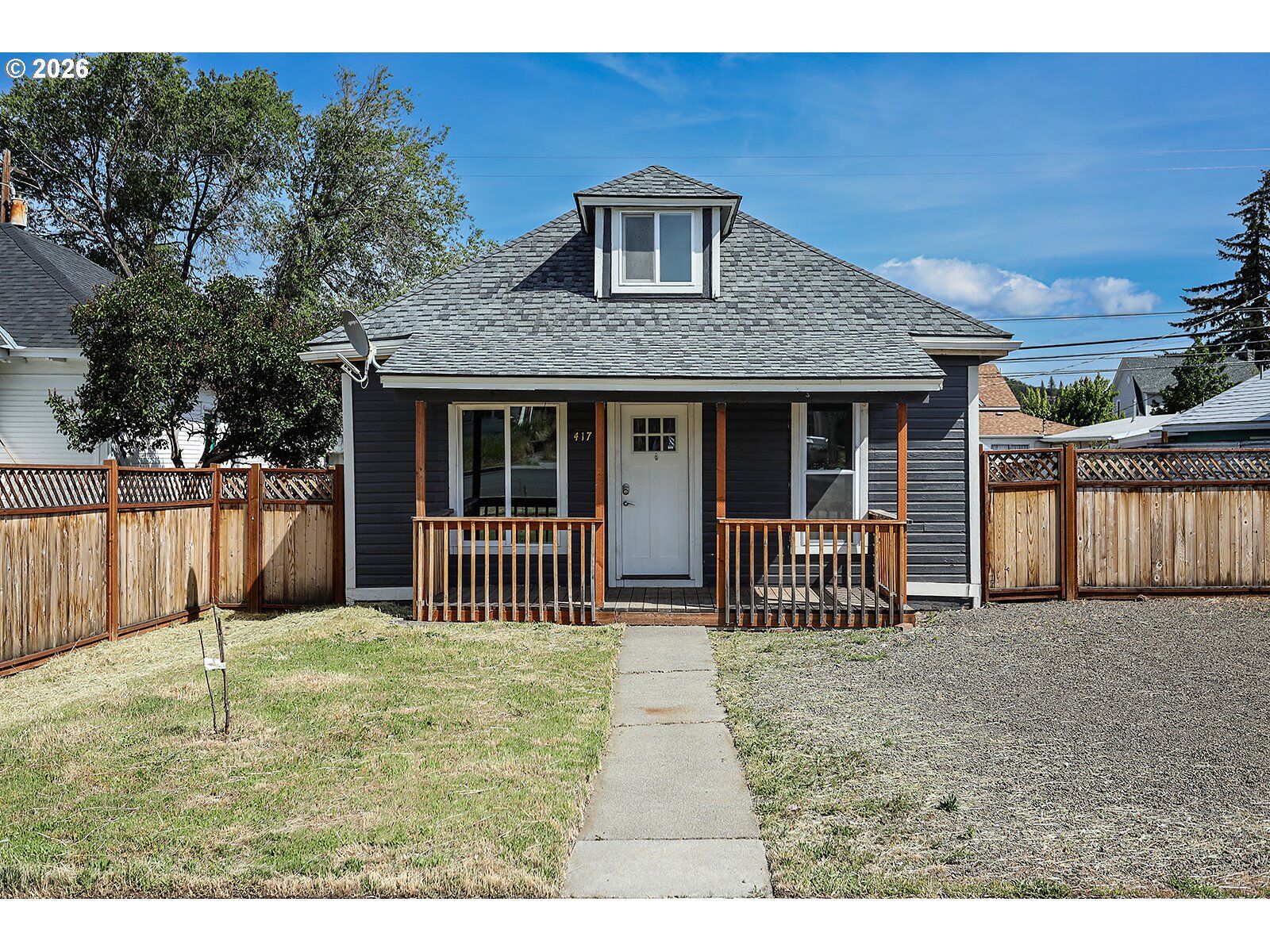 Property Photo:  417 E Court St  WA 98620 