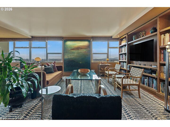 Property Photo: 1220 NE 17th Ave 17H OR 97232