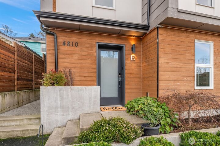 Property Photo:  4810  Delridge Way SW E  WA 98106 