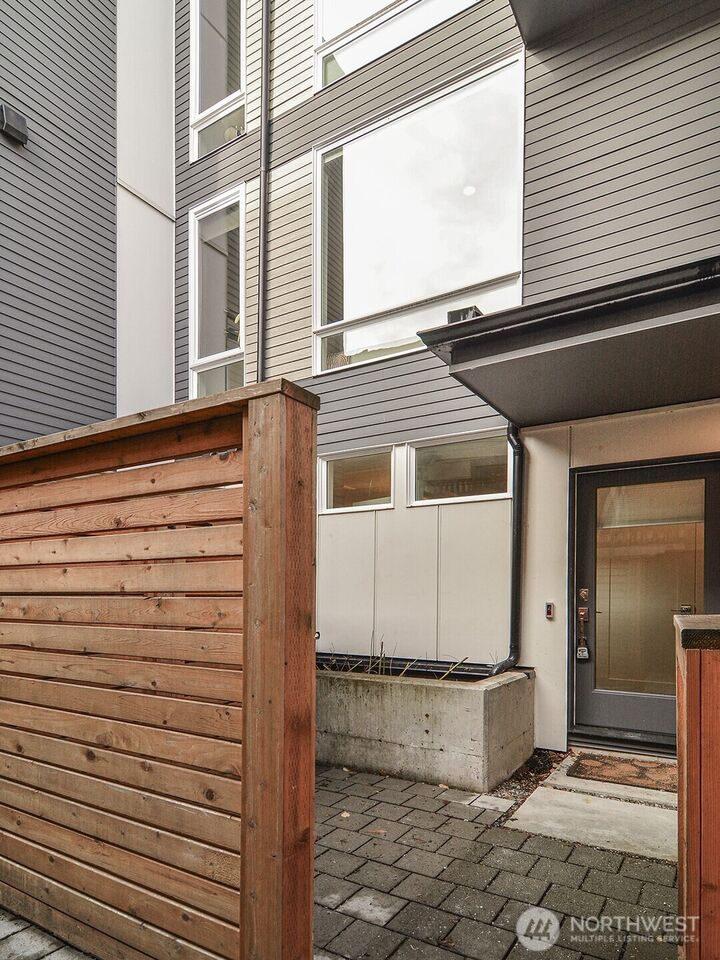 Property Photo:  6539  4th Avenue NE B  WA 98115 