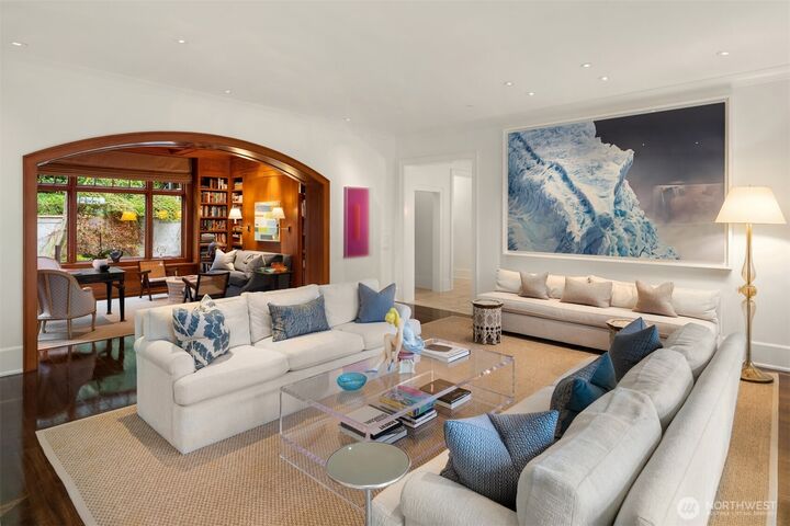 Property Photo:  3814 E John Street  WA 98112 