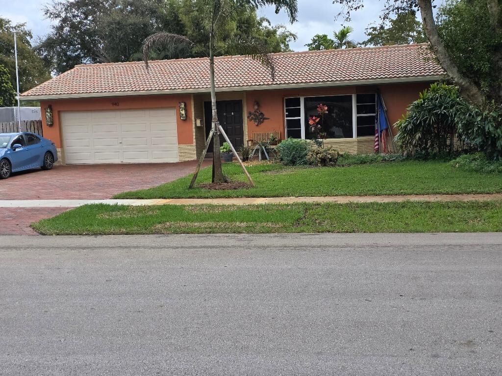 Property Photo:  940 SW 69th Avenue  FL 33317 
