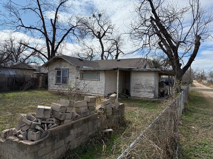 Property Photo:  14 N Marie St  TX 76903 