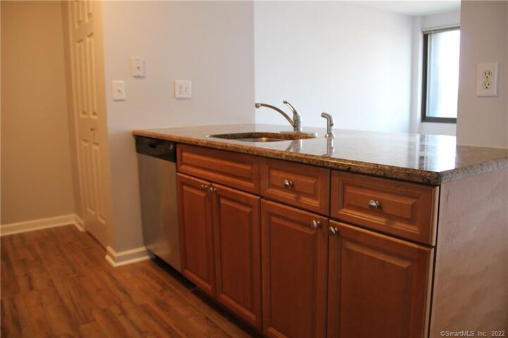 Property Photo:  300 Broad Street 607  CT 06902 