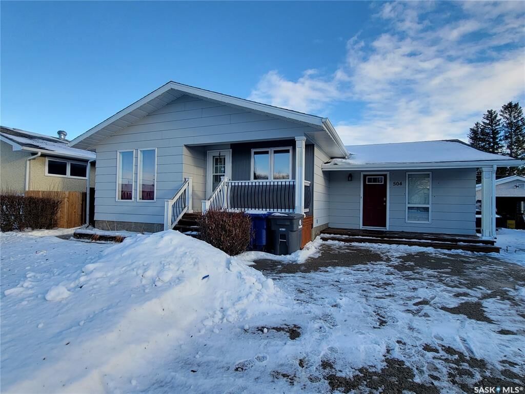 Property Photo:  504 2nd Street W  SK S0K 4W0 