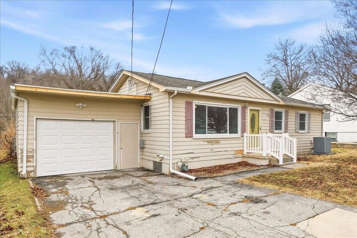 Property Photo:  725 Lori Lane  IA 51503 