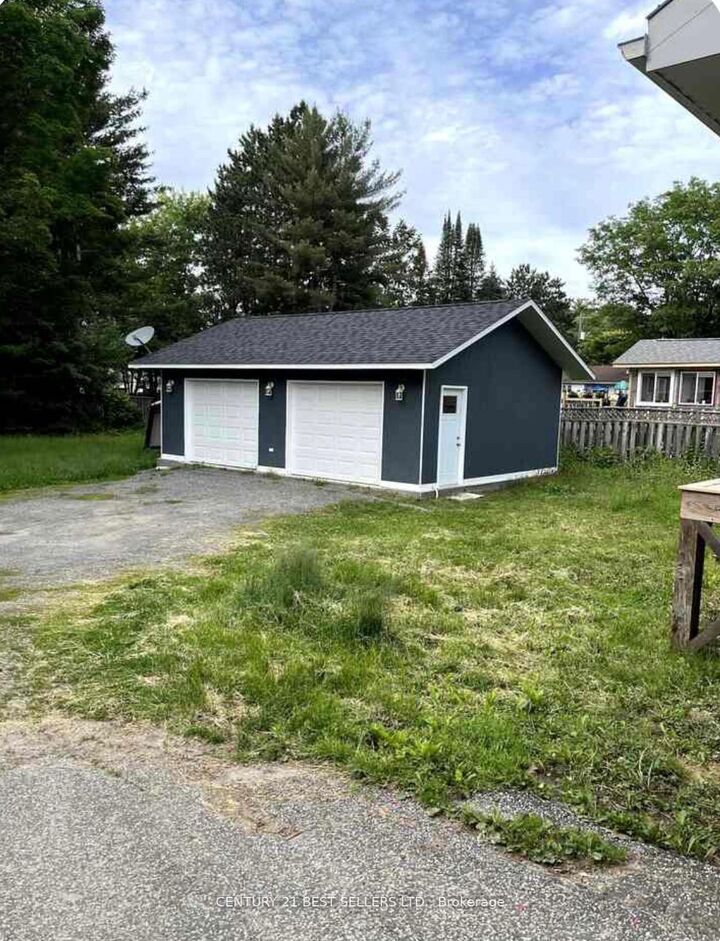 Property Photo:  253 Maple Street  ON P1L 1K3 