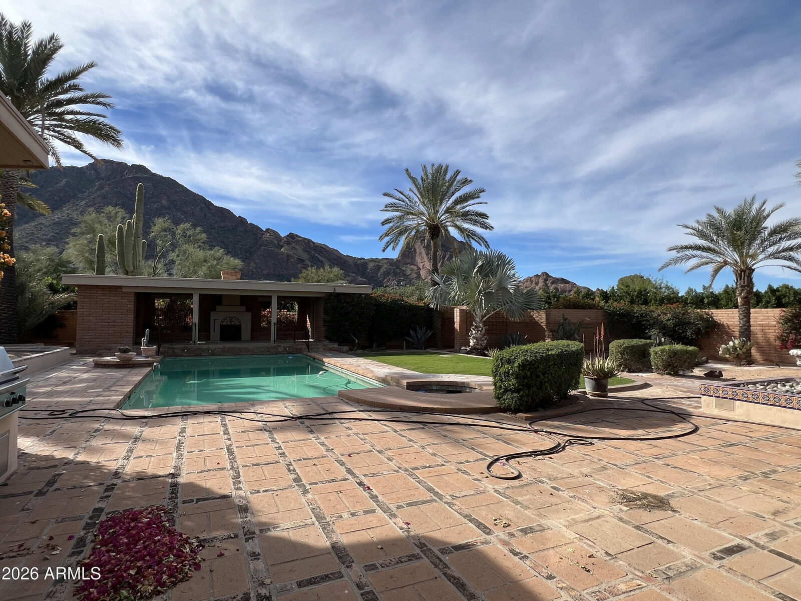 Property Photo: 5602 E Nauni Valley Drive AZ 85253