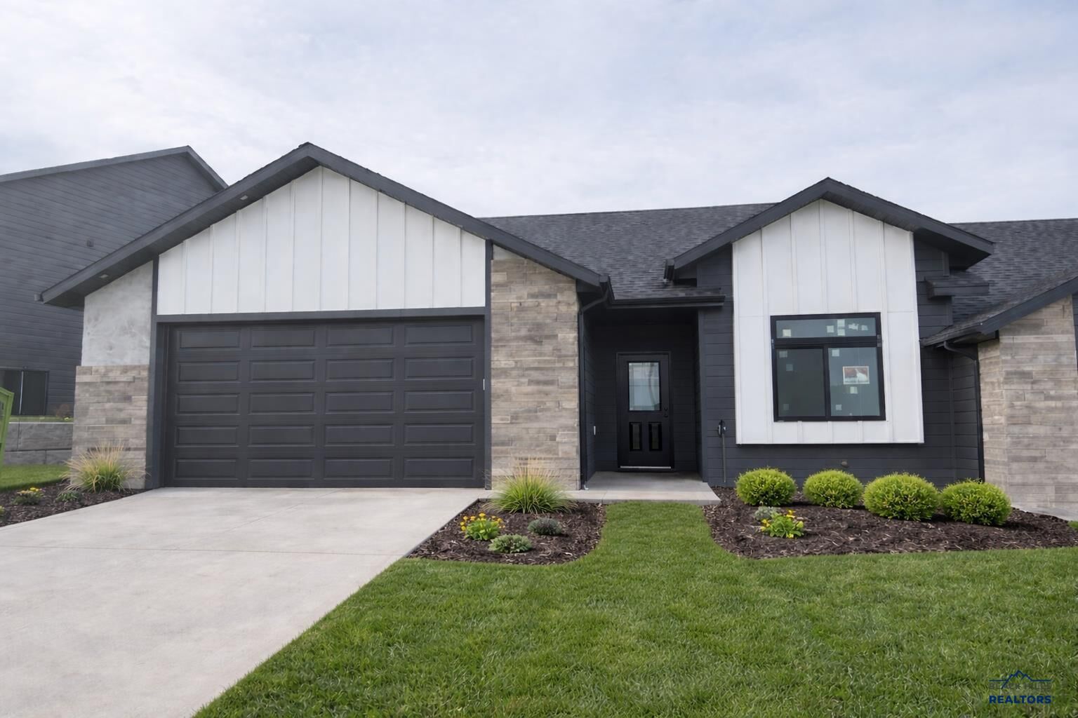 Property Photo:  1222 Pinnacle Ct  SD 57701 