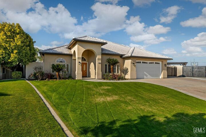 Property Photo: 2537 Ollie Court CA 93314