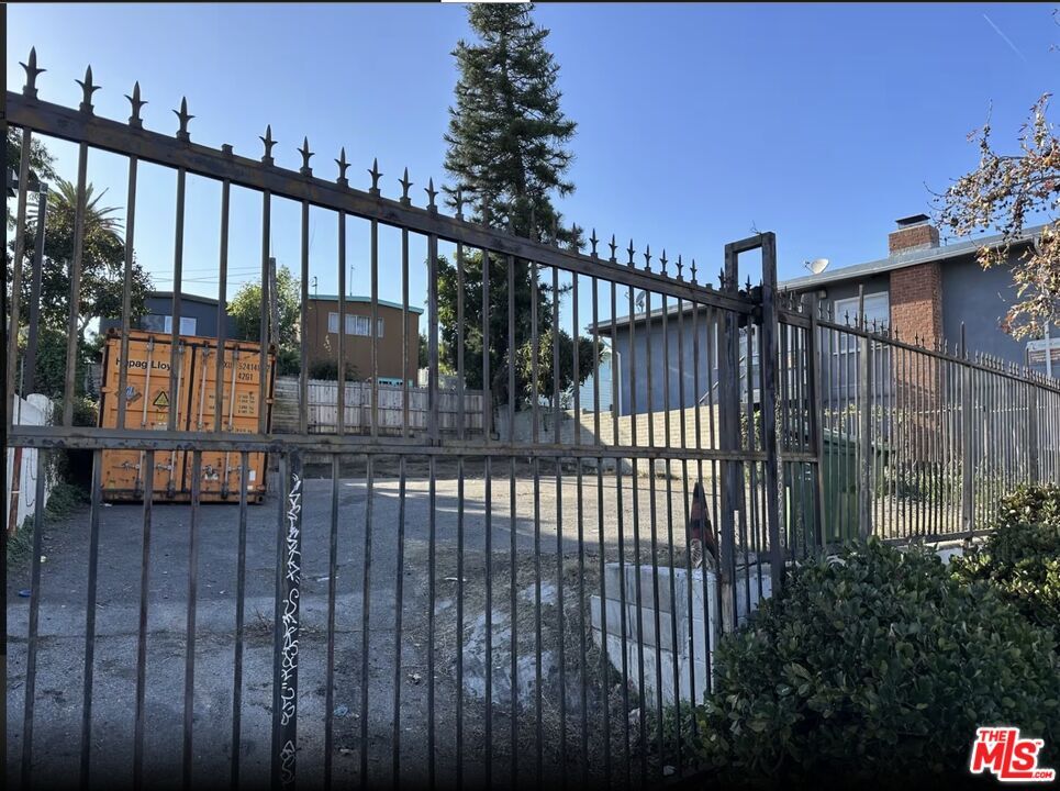 Property Photo:  3014 Lincoln Blvd  CA 90405 