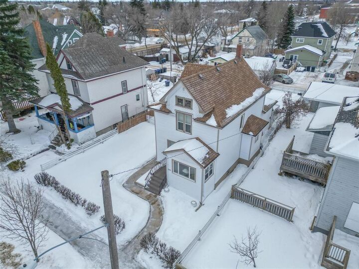 Property Photo:  342 2nd Street  MB R7A 2Z7 