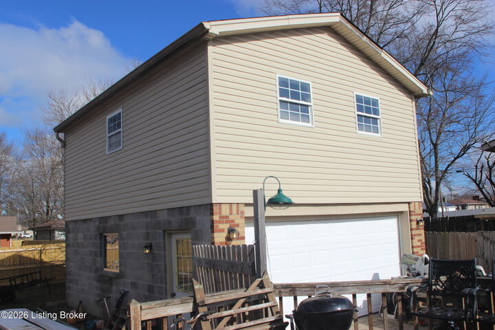 Property Photo: 6021 Princess Way KY 40219