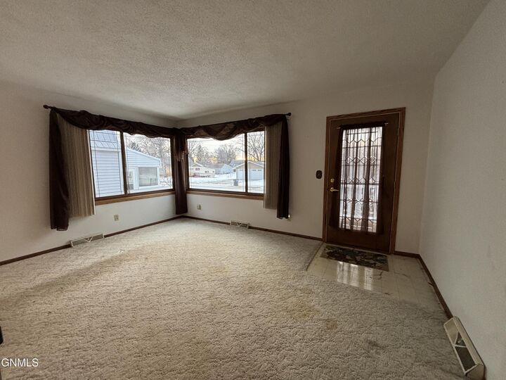 Property Photo:  917 Main Street  ND 58571 