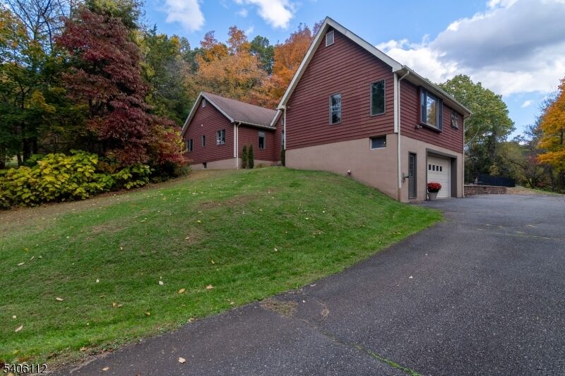 Property Photo:  9 Wayside Ln  NJ 08833 