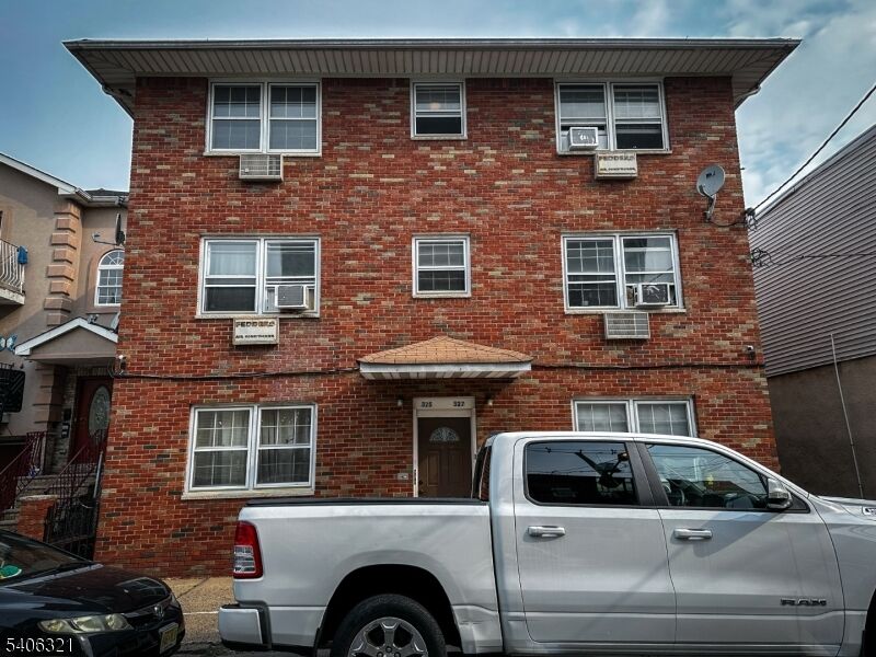 Property Photo:  325 John St Apt 5 4  NJ 07202 