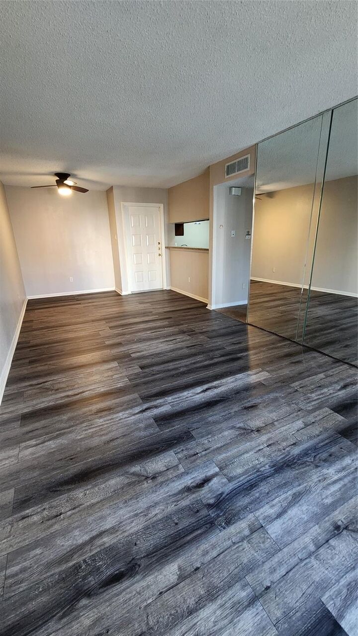 Property Photo:  2818 S Bartell Drive 7  TX 77054 