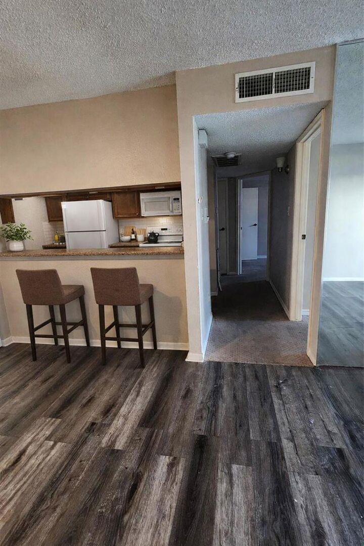 Property Photo:  2818 S Bartell Drive 7  TX 77054 