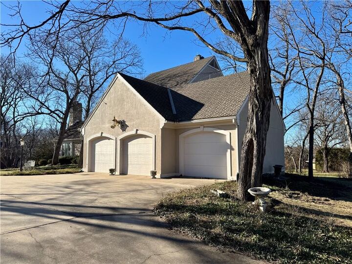 Property Photo:  10580 S Glenview Lane  KS 66061 