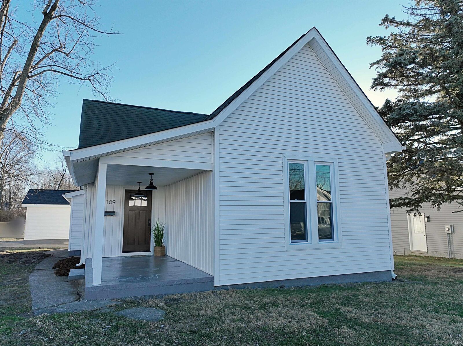 Property Photo:  1109 Washington Avenue  IN 47501 