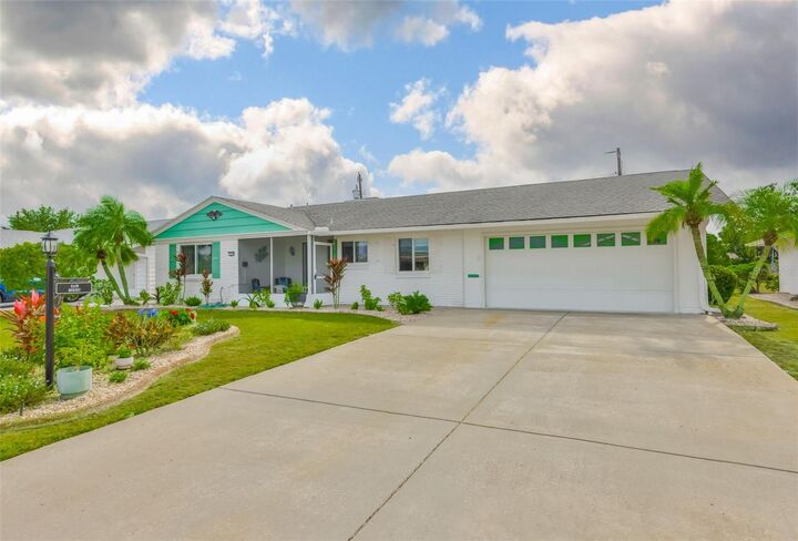 Property Photo:  1520 Danbury Drive  FL 33573 