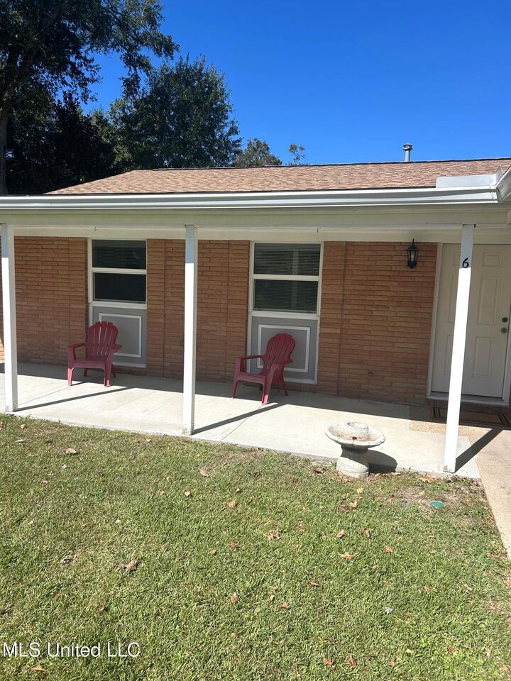 Property Photo:  6 Pecanwood Cove  MS 39560 