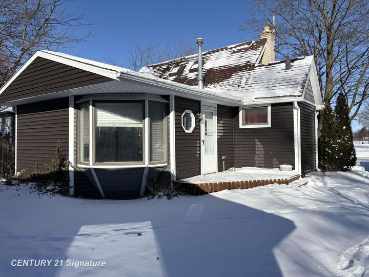 Property Photo:  530 Coutant Street  MI 48433 