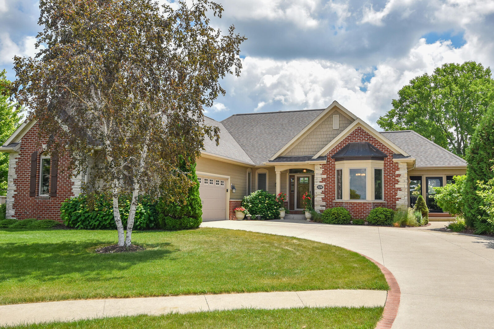 Property Photo:  154 Water Ct  WI 53013 