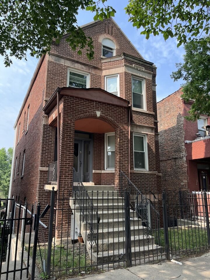 Property Photo: 2602 W 22nd Place 2 IL 60608