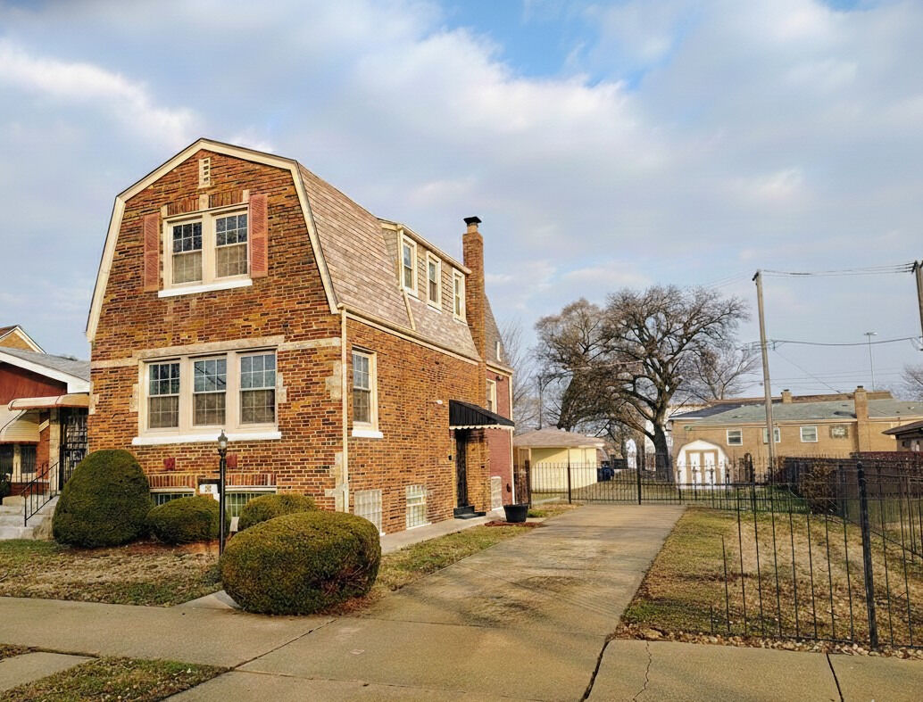 Property Photo:  40 W 81st Street  IL 60620 