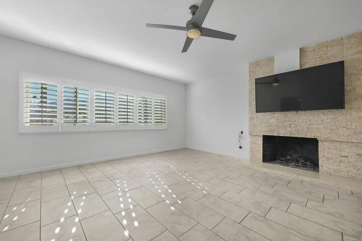Property Photo:  415 E Avenida Granada  CA 92264 