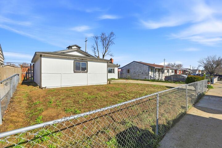 Property Photo:  2681 Meadowvale Avenue  CA 95822 
