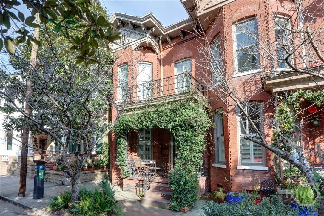 Property Photo: 220 E State Street GA 31401