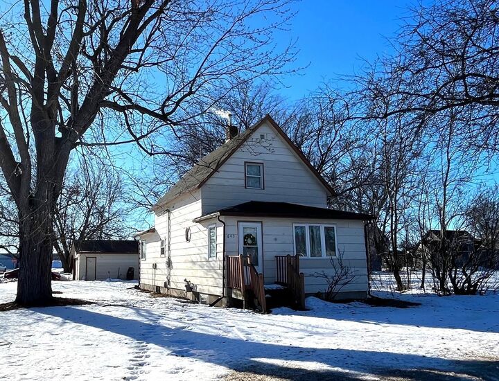 Property Photo:  643 1st Avenue E  MN 55008 