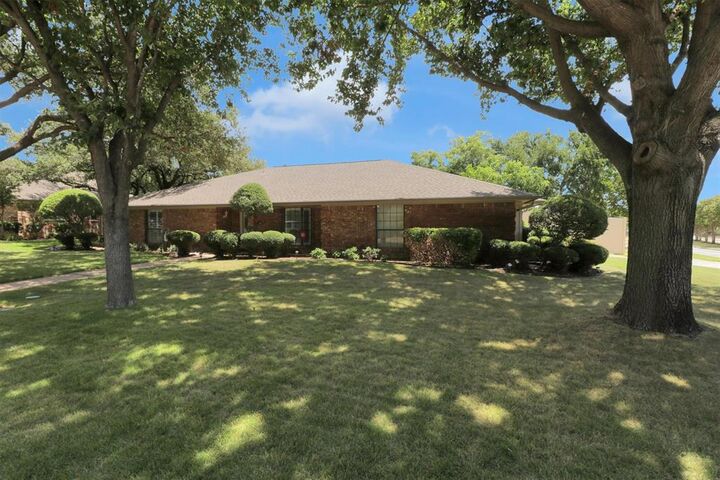 Property Photo:  490 Sellmeyer Lane  TX 75077 