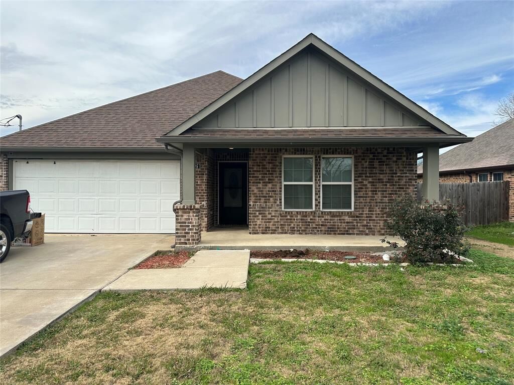 Property Photo:  412 S Park Street  TX 75160 