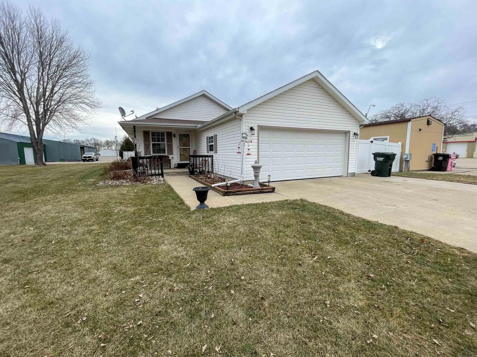 Property Photo: 110 N 2nd NE 68030