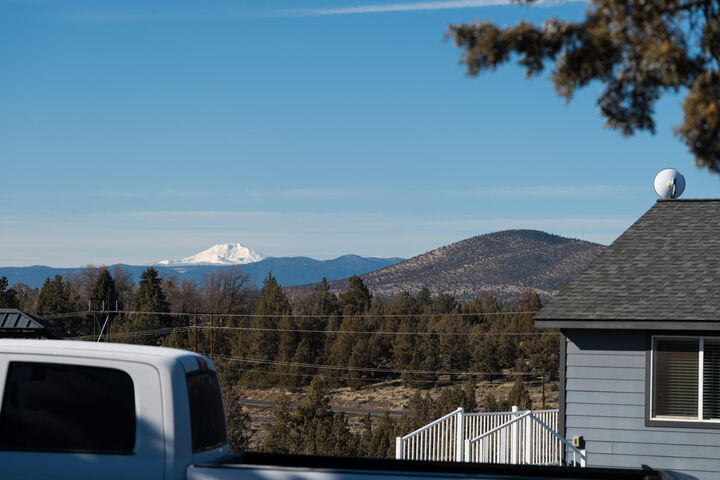 Property Photo:  3930 NW Progress Lane  OR 97756 