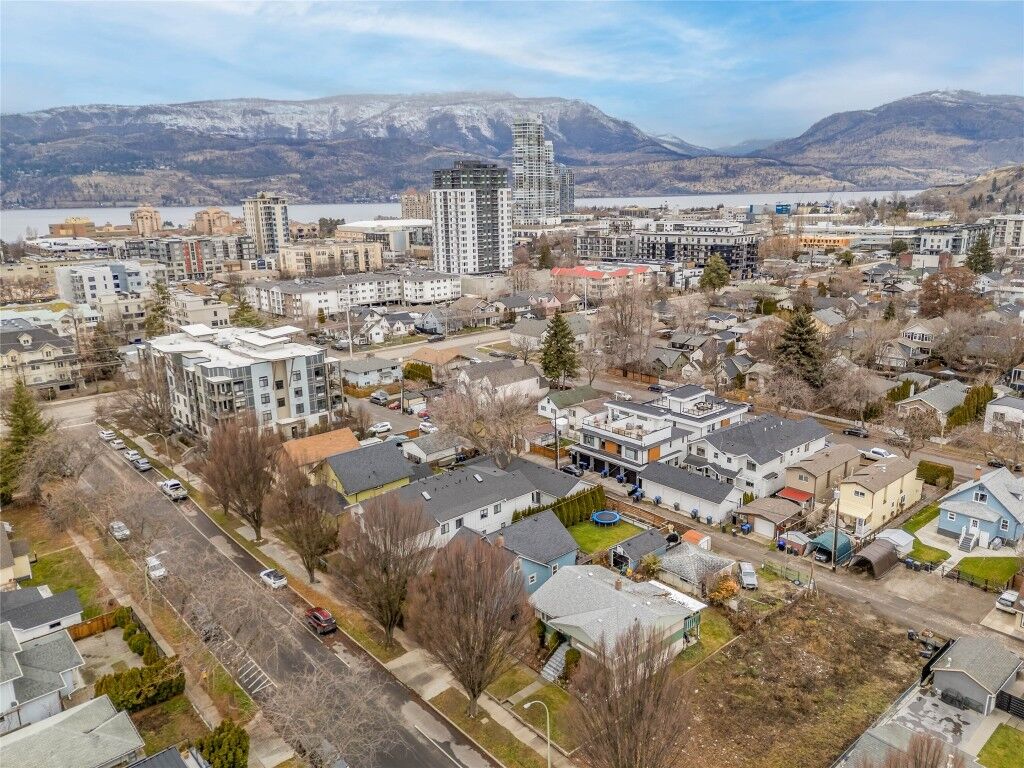 Property Photo:  756 Stockwell Avenue  BC V1Y 6V9 