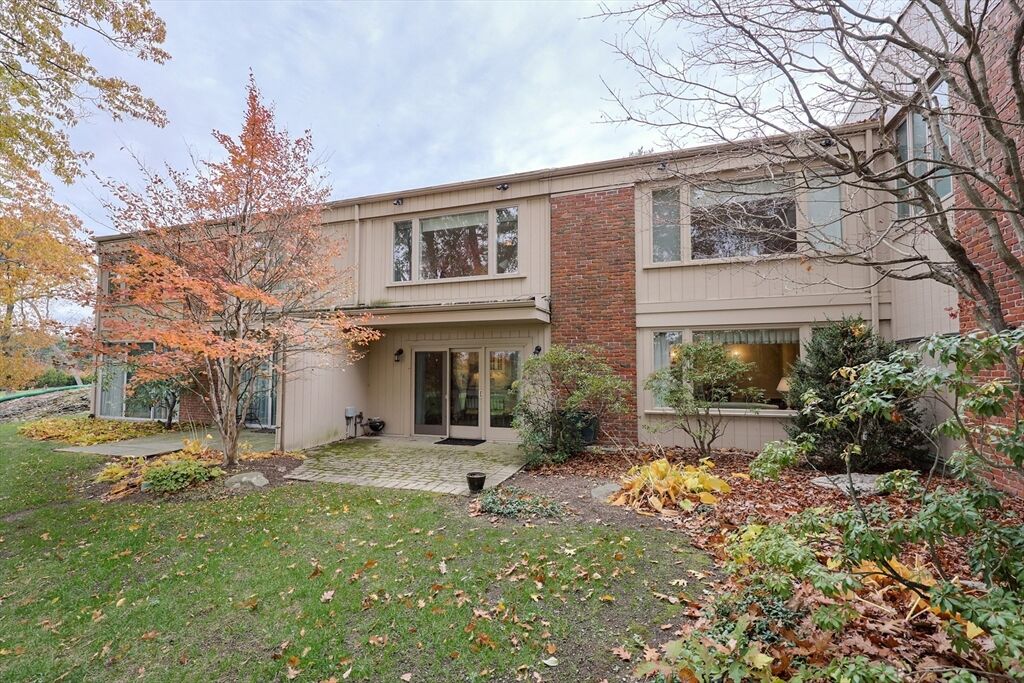 Property Photo:  55 Fairgreen Pl 55  MA 02467 