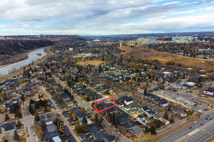 Property Photo:  2534 3 Avenue NW  AB T2N 0L3 