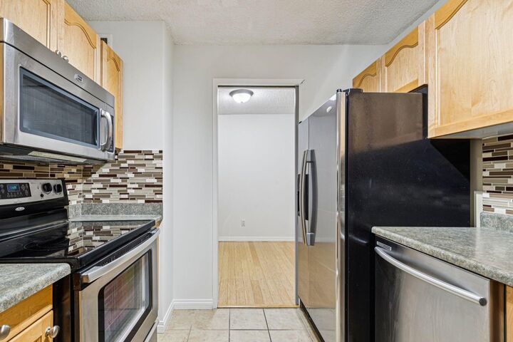 Property Photo: 537 14 Avenue SW 404 AB T2R 0M7